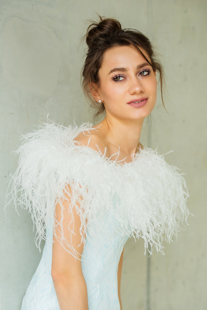 Midi-Etuikleid  mit Straußenfedern