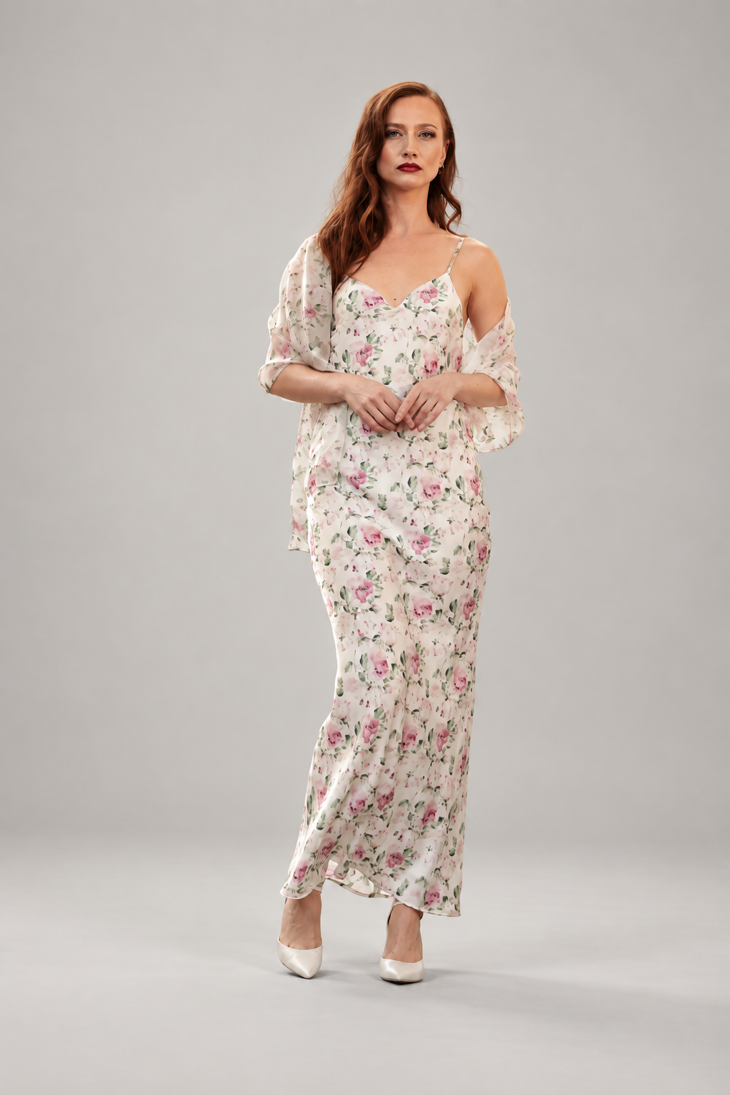 Elegantes Seidenkleid mit passendem Chiffonschal