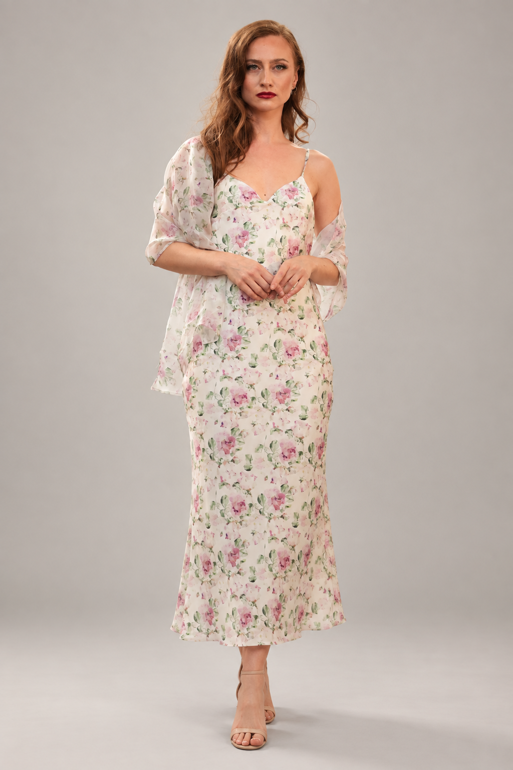 Elegantes Seidenkleid mit passendem Chiffonschal