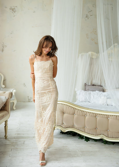 Kleid aus reiner Seide und Tüllspitze