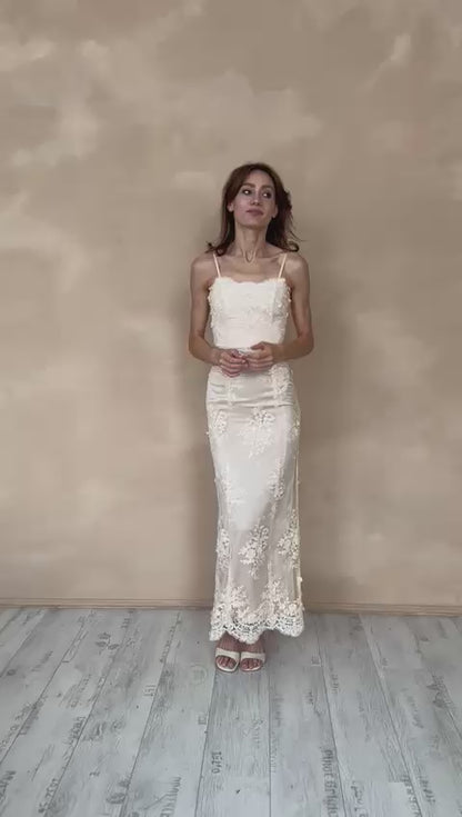 Kleid aus reiner Seide und Tüllspitze